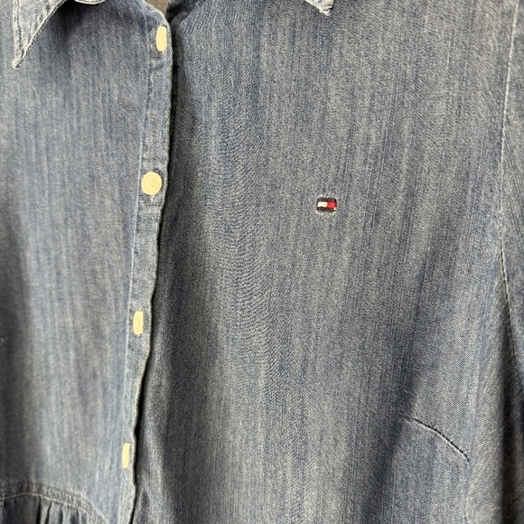 Tommy Hilfiger Chambray Tiered Popover Shirtdress | Size 4 - Picture 6 of 10